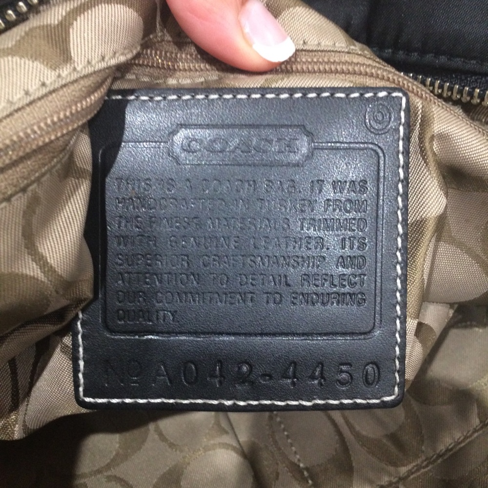 Coach bag 💯% authentic!! - Picture 12 of 13